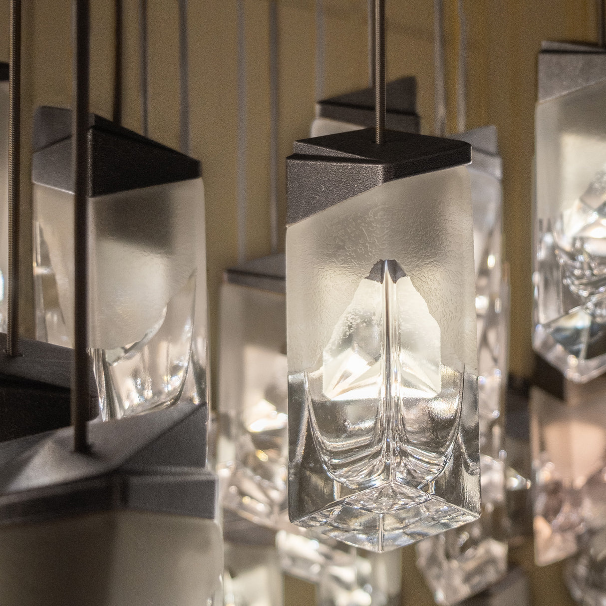 Crystalline · Clusters