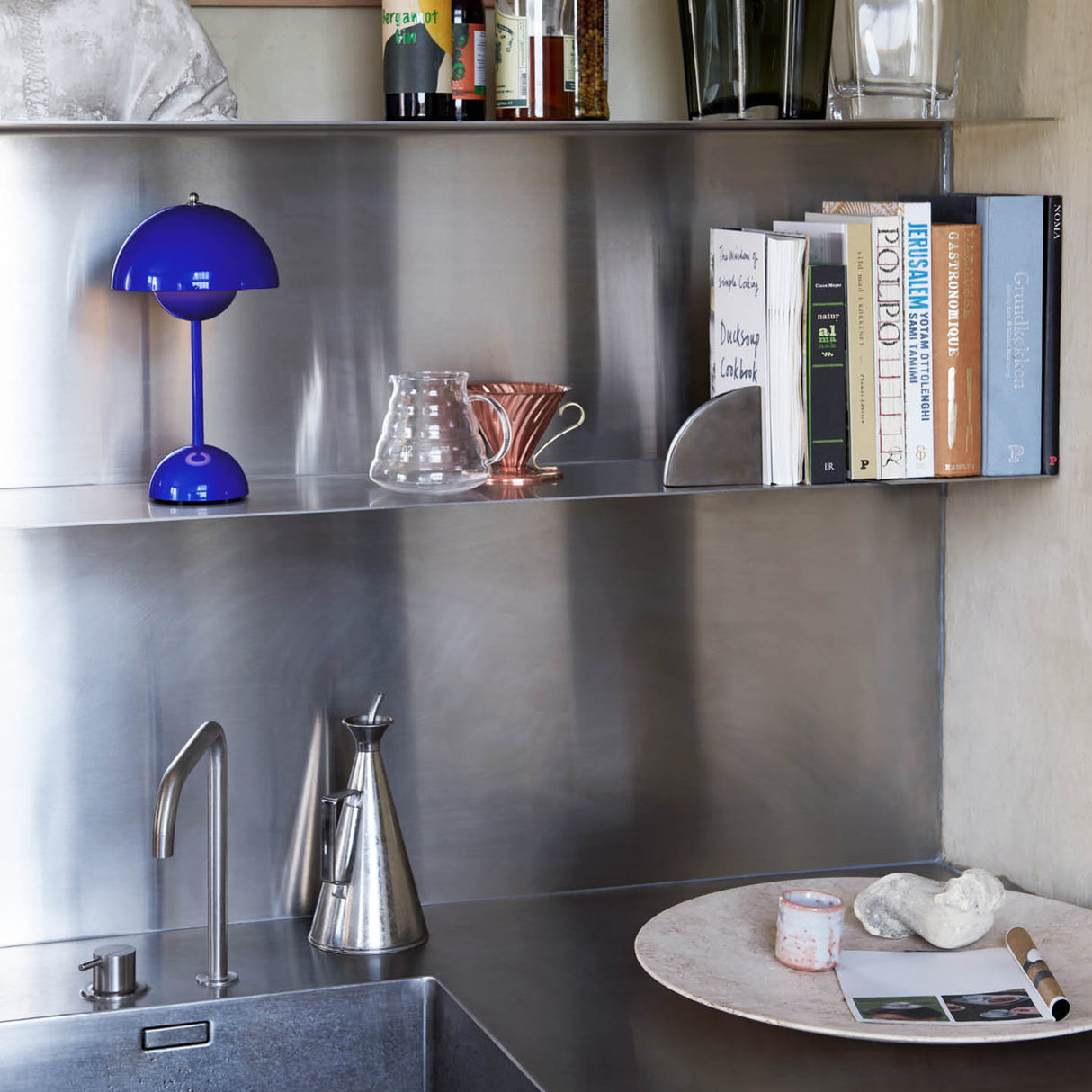 Flowerpot VP9 Portable Lamp