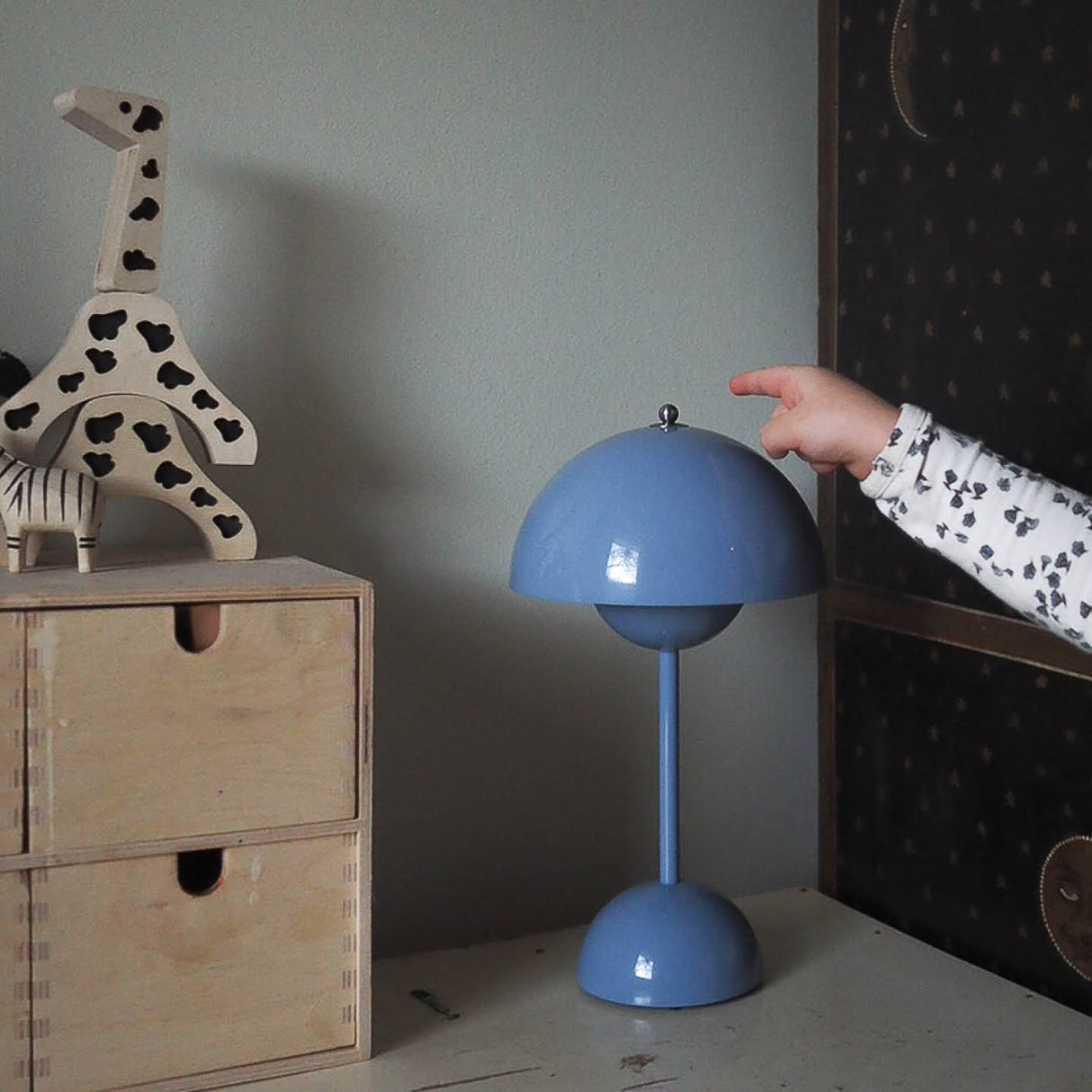 Flowerpot VP9 Portable Lamp