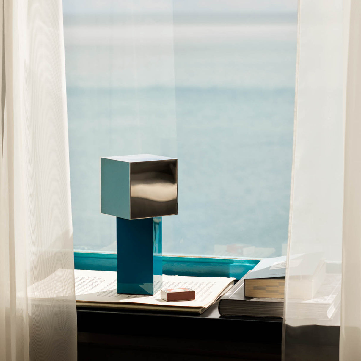 Pivot ATD7 Portable Lamp