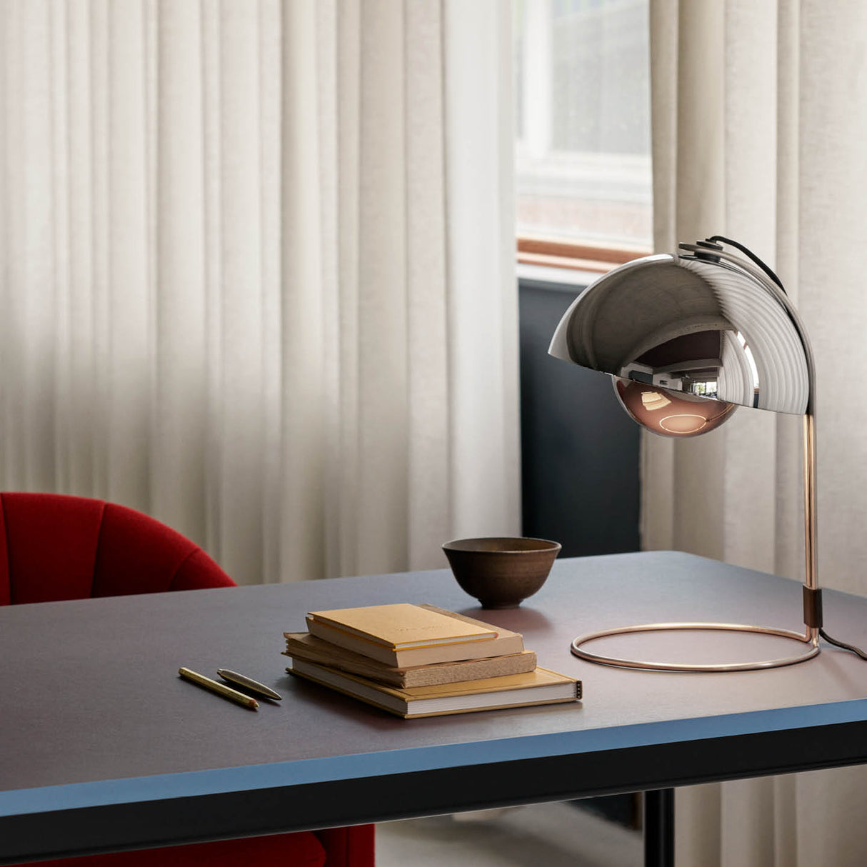 Flowerpot VP4 Table Lamp