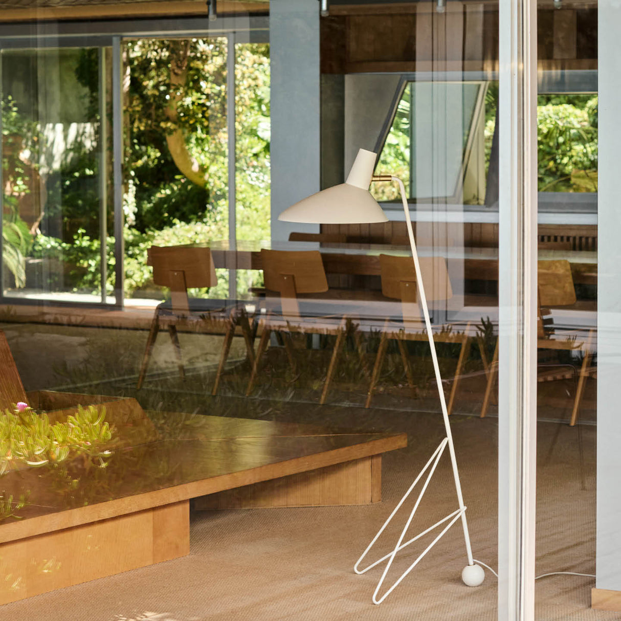 Tripod HM8 Floor Lamp