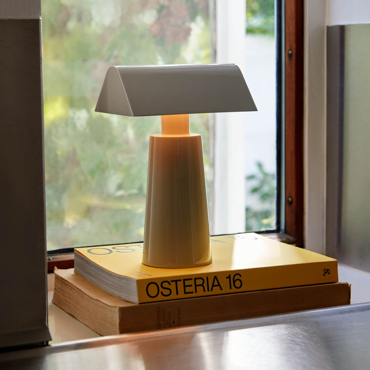 Caret MF1 Portable Lamp